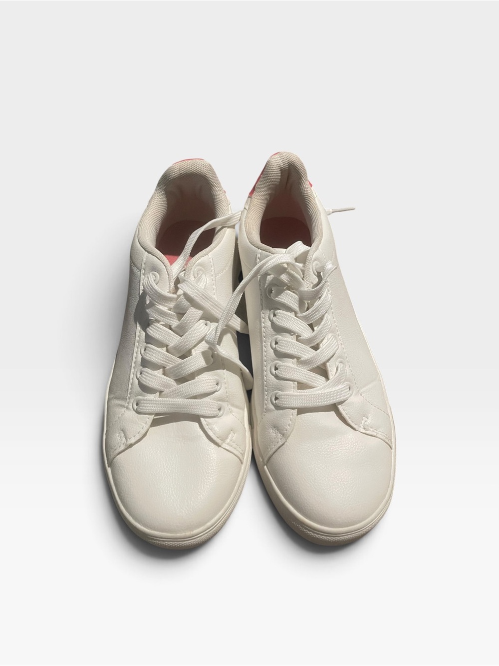 Boutique Classic White Women’s Low-Top Sneakers size 7 like new. Paid $80